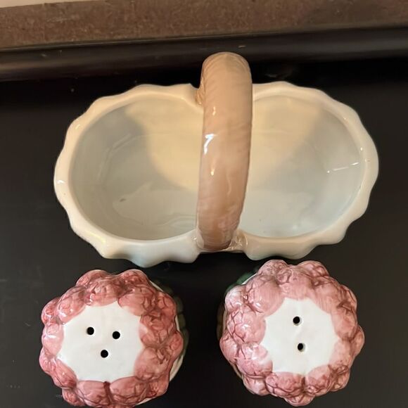 Vintage ceramic salt and pepper shakers, Asparagus in a basket - Picture 3 of 9
